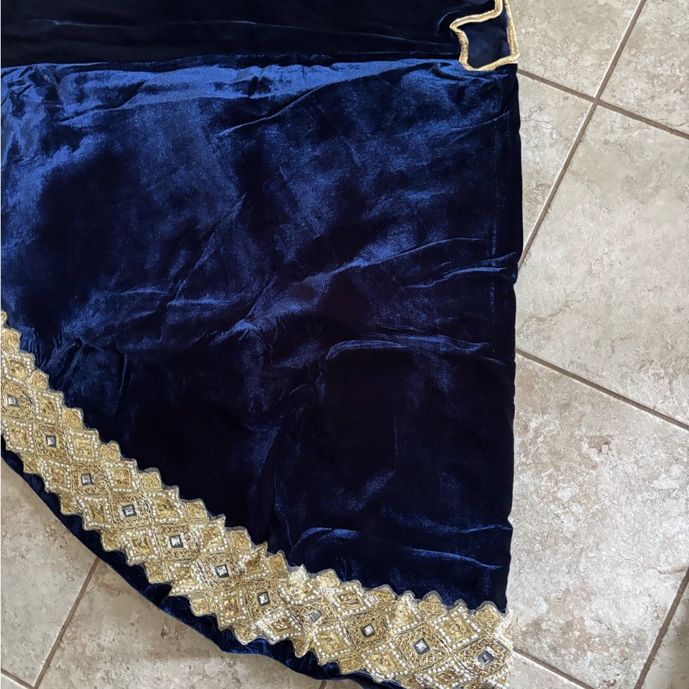 New 72” tree skirt